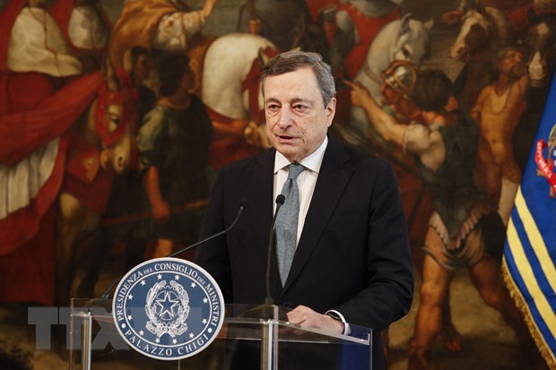 Thủ tướng Italy Mario Draghi phát biểu trong cuộc họp báo tại Rome, ngày 24/2/2022. (Ảnh: AFP/TTXVN)