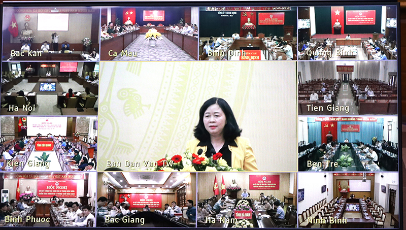 Đồng chí Trưởng ban Dân vận Trung ương Bùi Thị Minh Hòa phát biểu kết luận hội nghị.