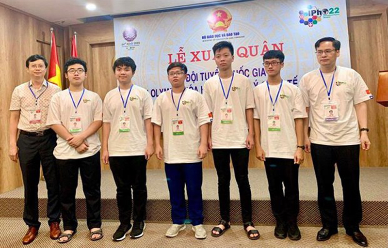 5 học sinh Việt Nam tham dự Olympic Vật lí quốc tế 2022 (Nguồn: Bộ GD-ĐT)