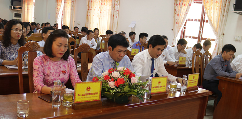 Các đại biểu tham dự kỳ họp.