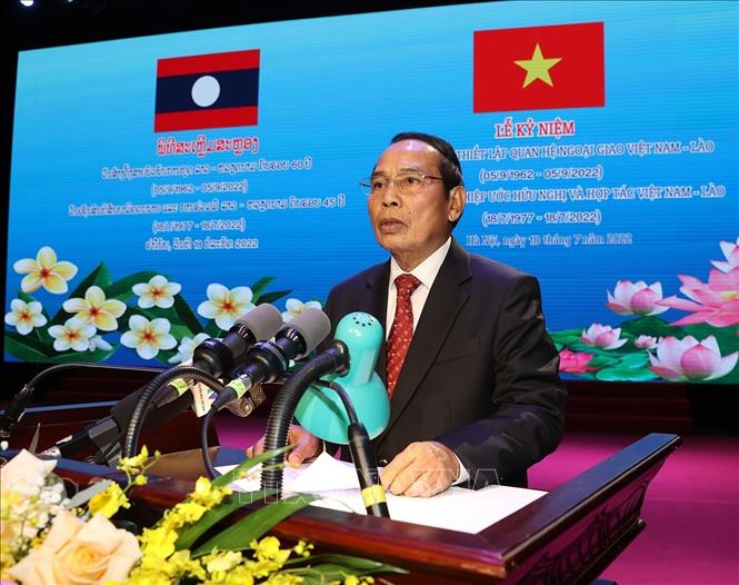Đồng chí Bounthong Chitmany, Ủy viên Bộ Chính trị, Thường trực Ban Bí thư, Phó Chủ tịch nước Lào phát biểu tại Lễ kỷ niệm. Ảnh: Trí Dũng/TTXVN