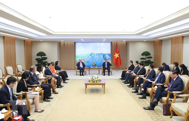 Thủ tướng Phạm Minh Chính tiếp ông Tổng Giám đốc điều hành Ngân hàng Thế giới. (Ảnh: Dương Giang/TTXVN)