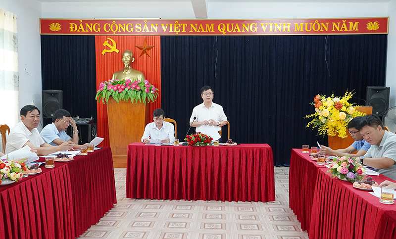  Đại diện lãnh đạo Đảng ủy khối Doanh nghiệp tỉnh phát biểu ý kiến tại hội nghị.