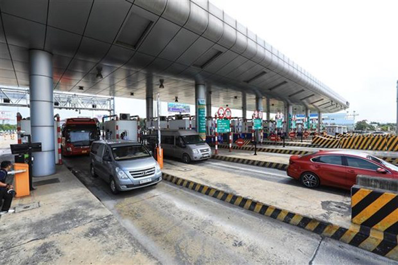 Thực hiện thu phí tự động không dừng tại tuyến đường cao tốc Hà Nội-Hải Phòng. (Nguồn: TTXVN)