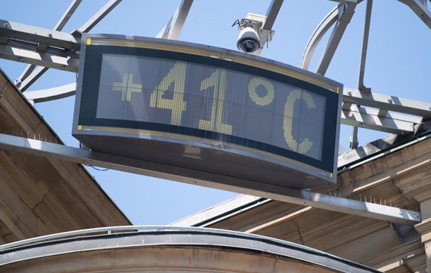 Ảnh chụp bảng hiển thị mức nhiệt 41 độ C trong một tòa nhà văn phòng ở Stuttgart , mức kỷ lục mới ghi nhận ở Đức ngày 25/7/2019. (Ảnh: DPA/AFP)