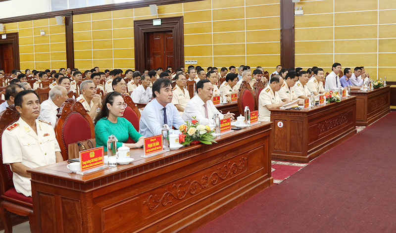 Các đại biểu tham dự buổi gặp mặt kỷ niệm 60 năm Ngày truyền thống lực lượng CSND
