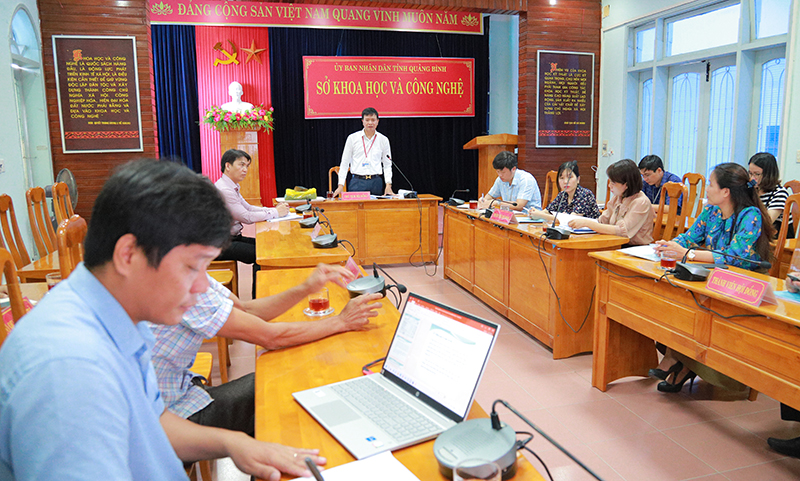 Giám đốc Sở KH-CN Nguyễn Chí Thắng kết luận tại buổi nghiệm thu nhiệm vụ: “Trồng thử nghiệm giống lúa nếp cẩm tại thành phố Đồng Hới”.