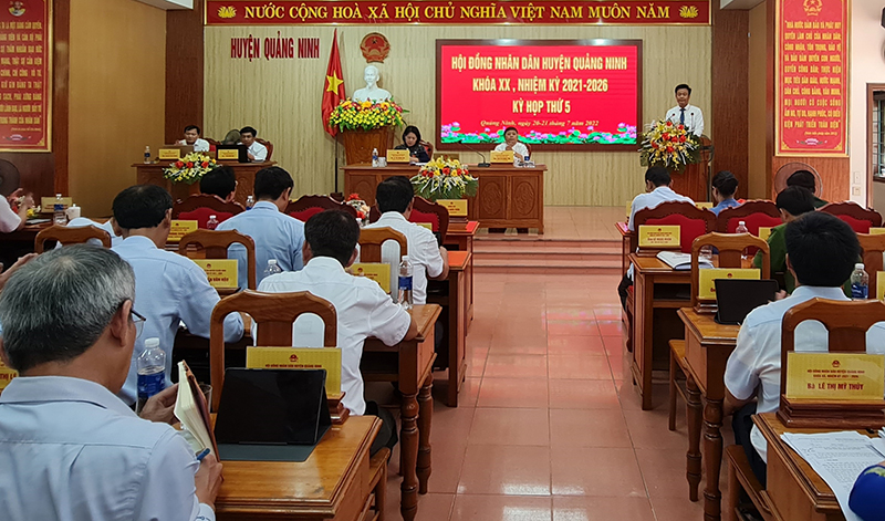  Đồng chí Bí thư Huyện ủy Quảng Ninh Trần Quốc Tuấn phát biểu chỉ đạo tại hội nghị.