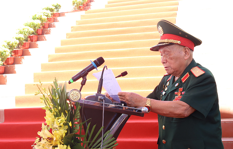 Thiếu tướng Võ Sở, Chủ tịch Hội truyền thống Trường Sơn - Đường Hồ Chí Minh Việt Nam phát biểu tại buổi lễ.