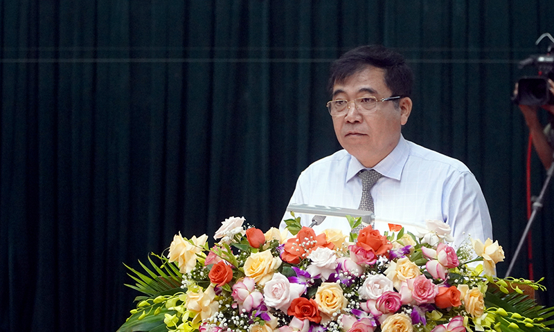 Đồng chí Phó Chủ tịch Thường trực UBND tỉnh Đoàn Ngọc Lâm trình bày báo cáo KT-XH