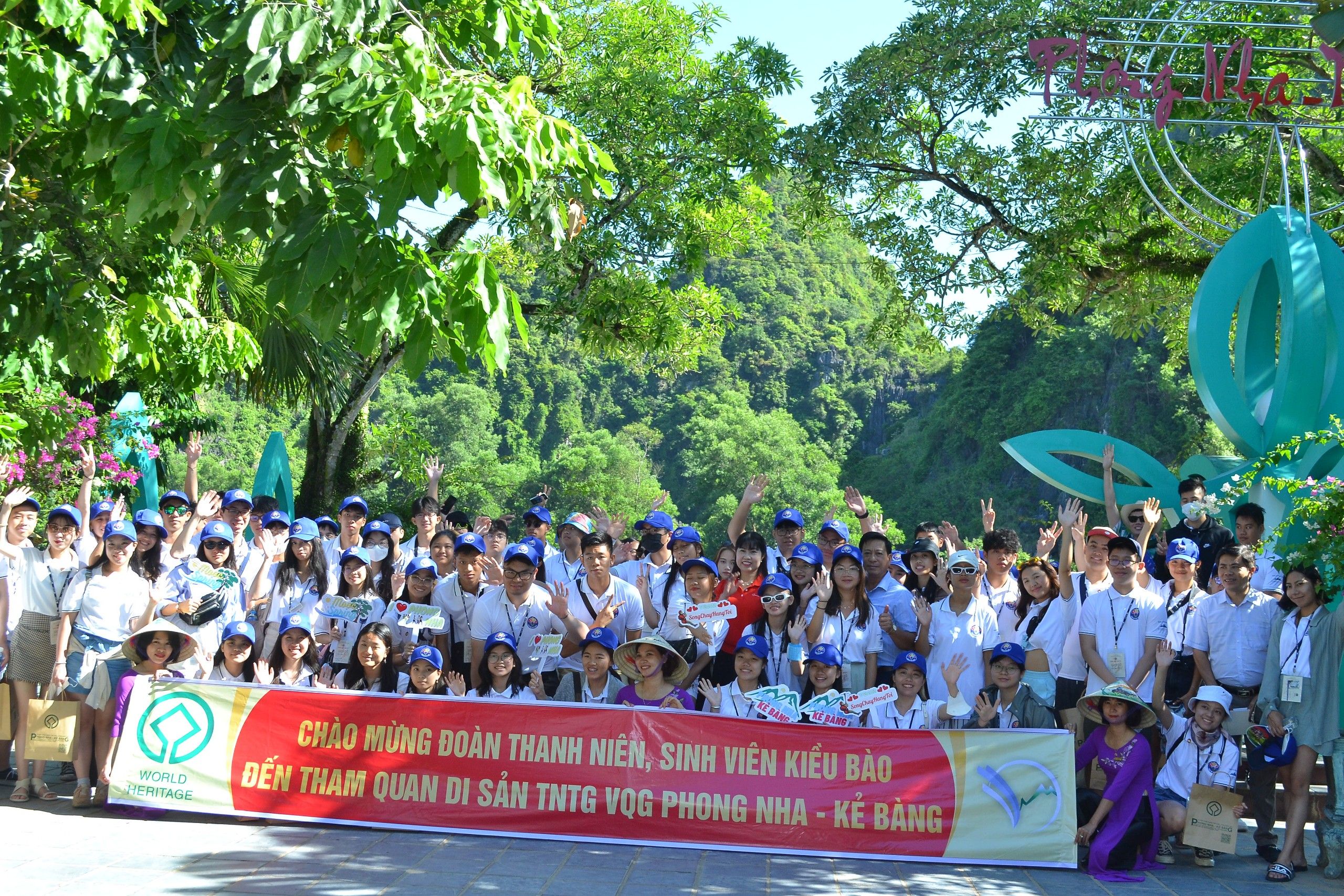 Đoàn đại biểu tham dự “Trại hè Việt Nam 2022” tham quan Di sản thiên nhiên thế giới Vườn Quốc gia Phong Nha- Kẻ Bàng;