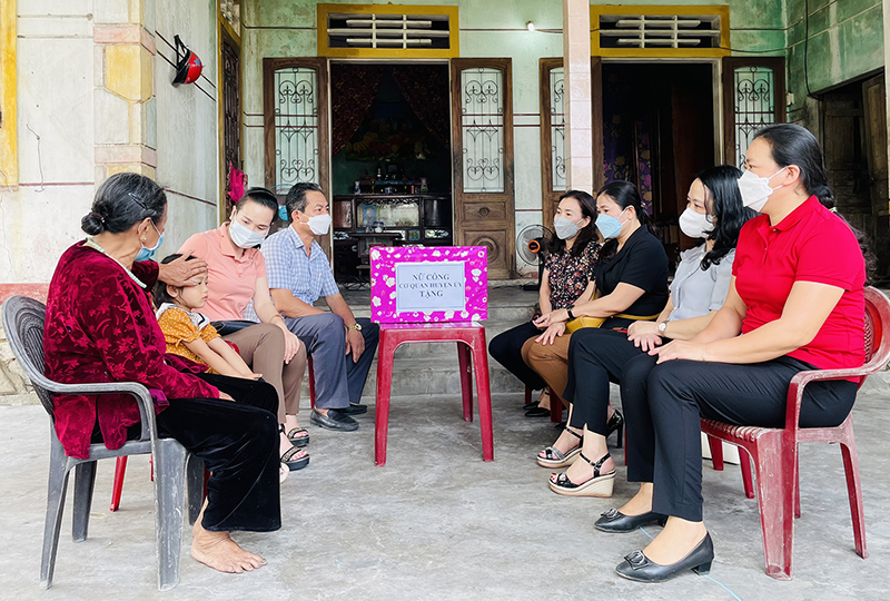 Chương trình “Mẹ đỡ đầu-Kết nối yêu thương” được các cấp hội phụ nữ huyện Bố Trạch quan tâm thực hiện.