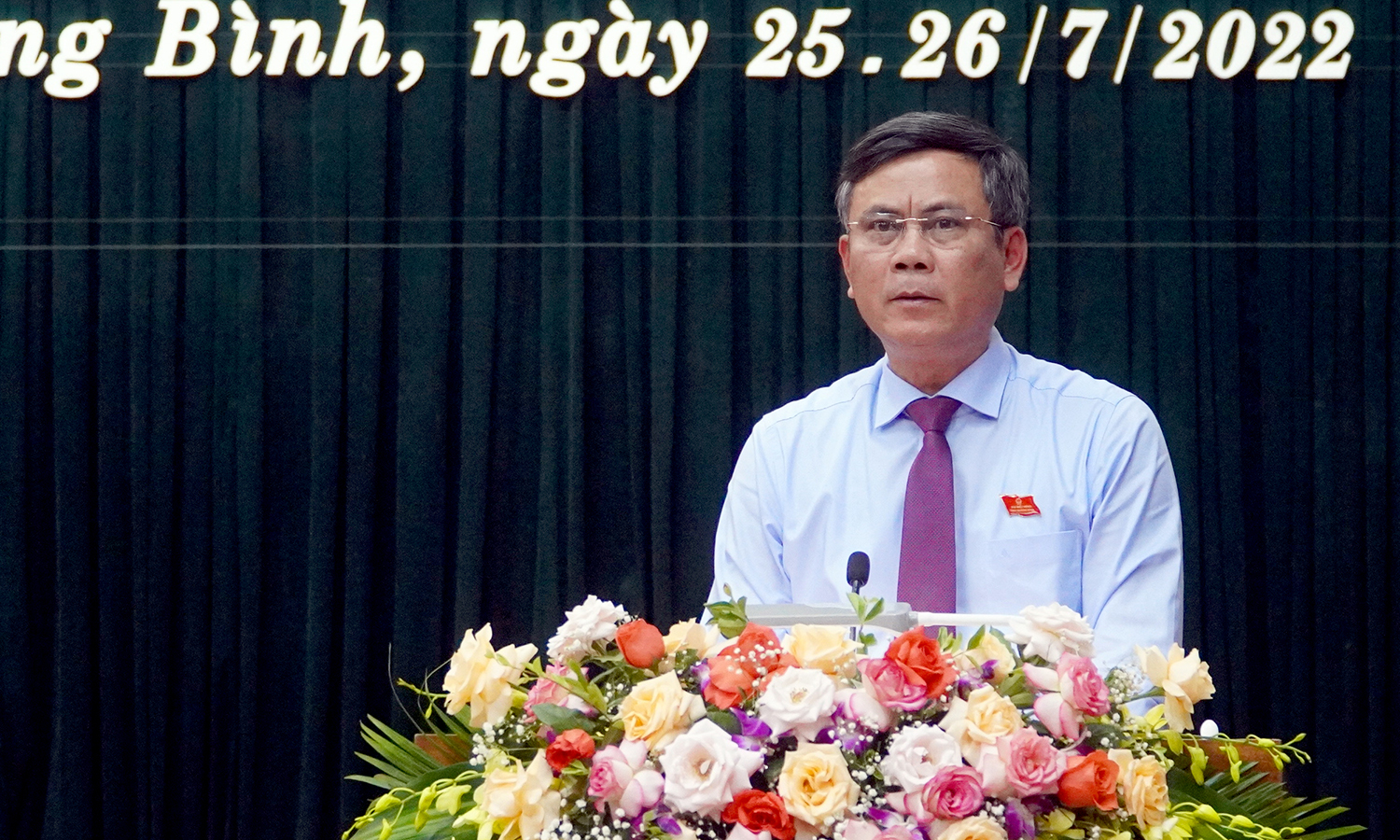 Đồng chí Trần Thắng, Phó Bí thư Tỉnh ủy, Chủ tịch UBND tỉnh phát biểu tại kỳ họp