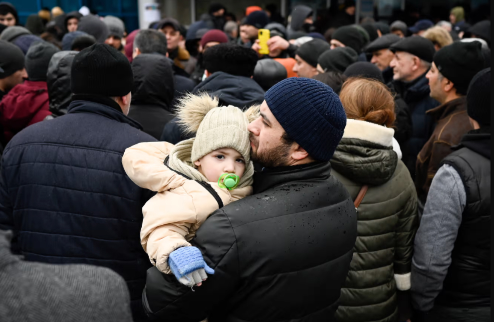 Người Ukraine đến trại tị nạn ở Moldova. Ảnh: AFP/Getty Images