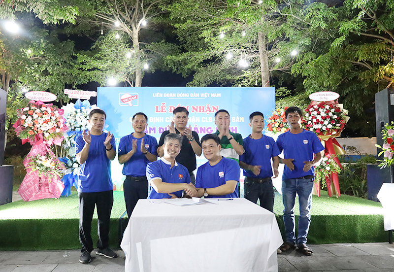 CLB bóng bàn Tâm Đức Quảng Bình và Công ty cổ phần đầu tư và thương mại Modern Fare Việt Nam ký kết biên bản ghi nhớ. 