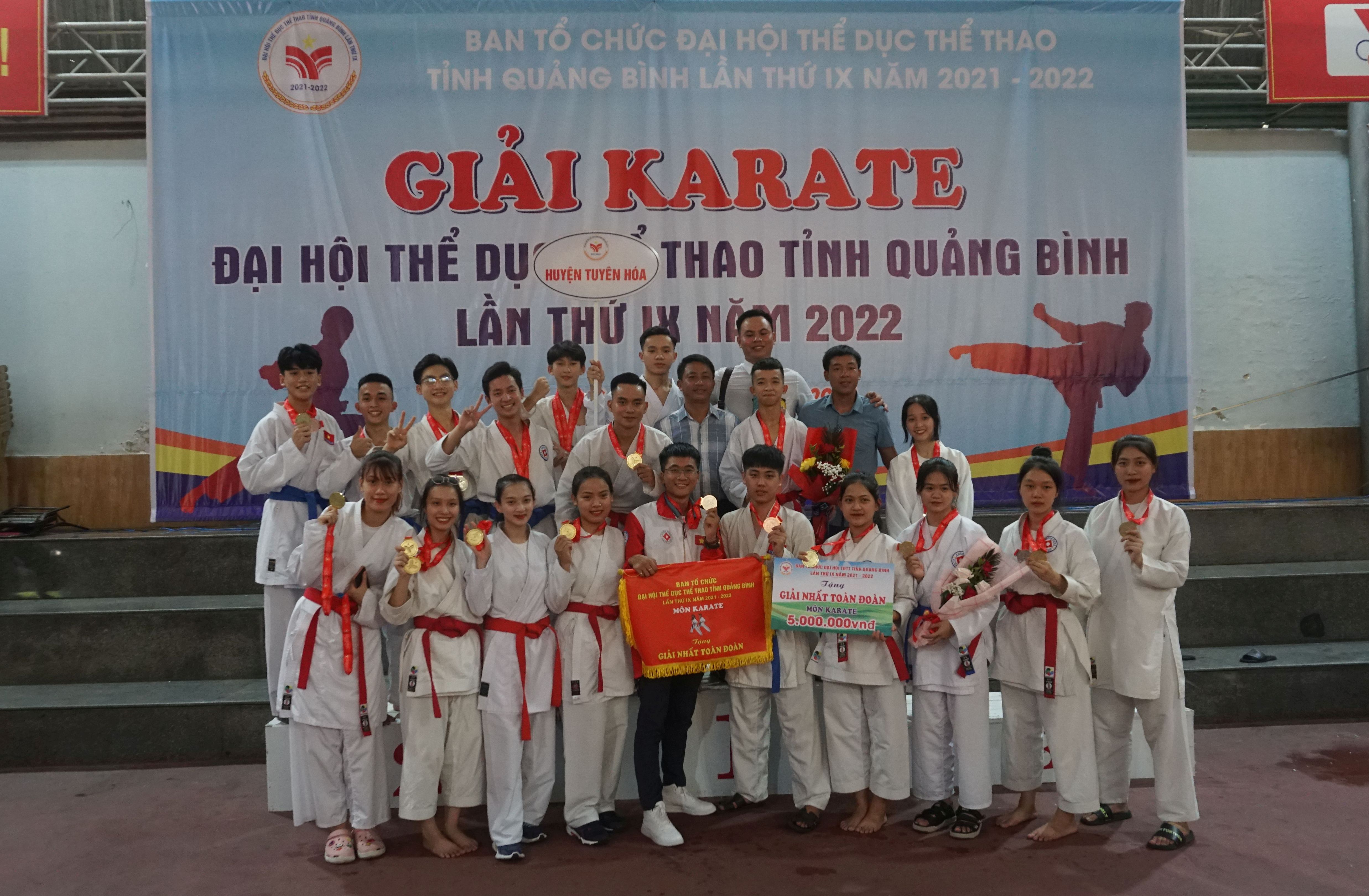 Đội tuyển Karate Tuyên Hóa giành giải nhất toàn đoàn.