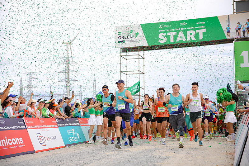 Hơn 2.000 VĐV tham gia giải marathon xuyên qua cánh đồng điện gió