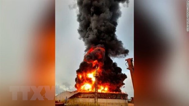 Cuba: 17 lính cứu hỏa mất tích trong vụ cháy kho dầu tại Vịnh Matanzas
