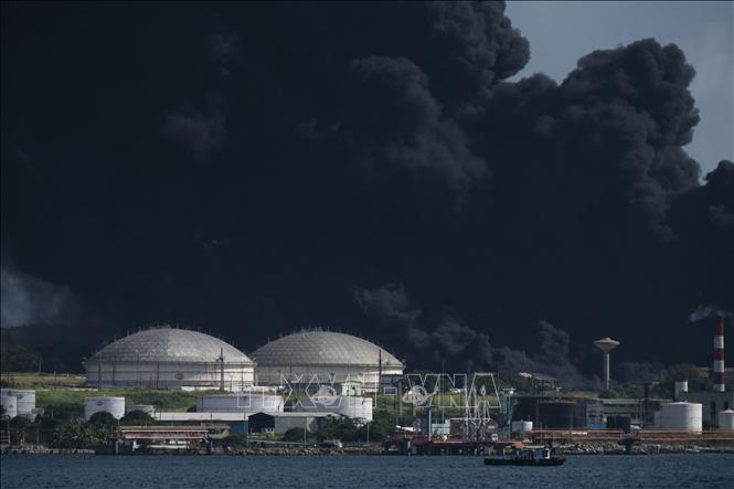 Vụ cháy kho dầu lớn nhất Cuba: Lửa đe dọa đến bể chứa thứ ba, diễn biến không mấy khả quan