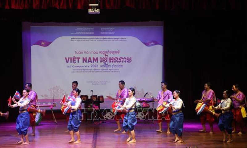 Rộn ràng khai mạc Tuần Văn hóa Việt Nam tại Campuchia