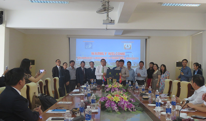 Trường đại học Savannakhet tham quan, học tập kinh nghiệm tại Trường đại học Quảng Bình