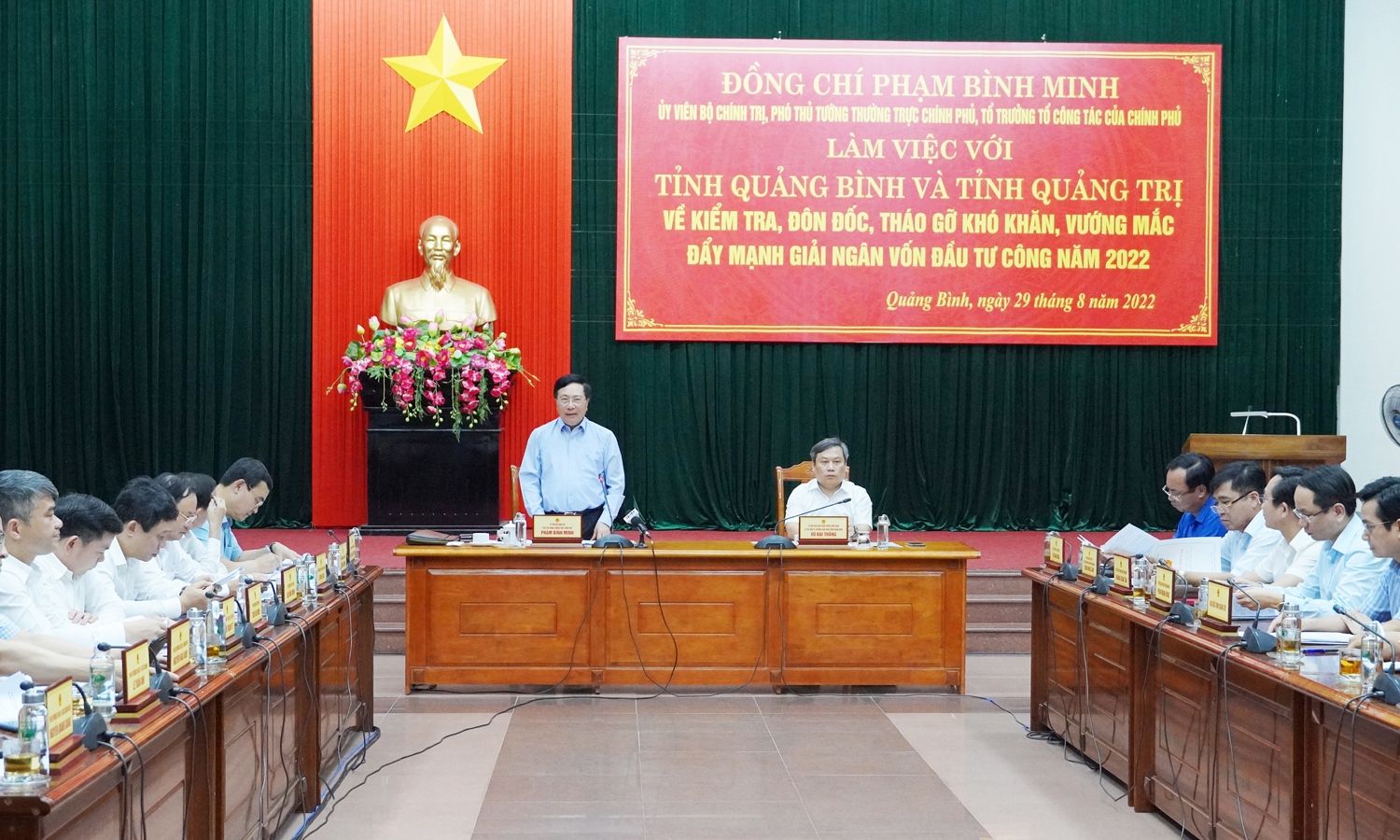 Phó Thủ tướng Thường trực Chính phủ Phạm Bình Minh làm việc với lãnh đạo hai tỉnh Quảng Bình và Quảng Trị