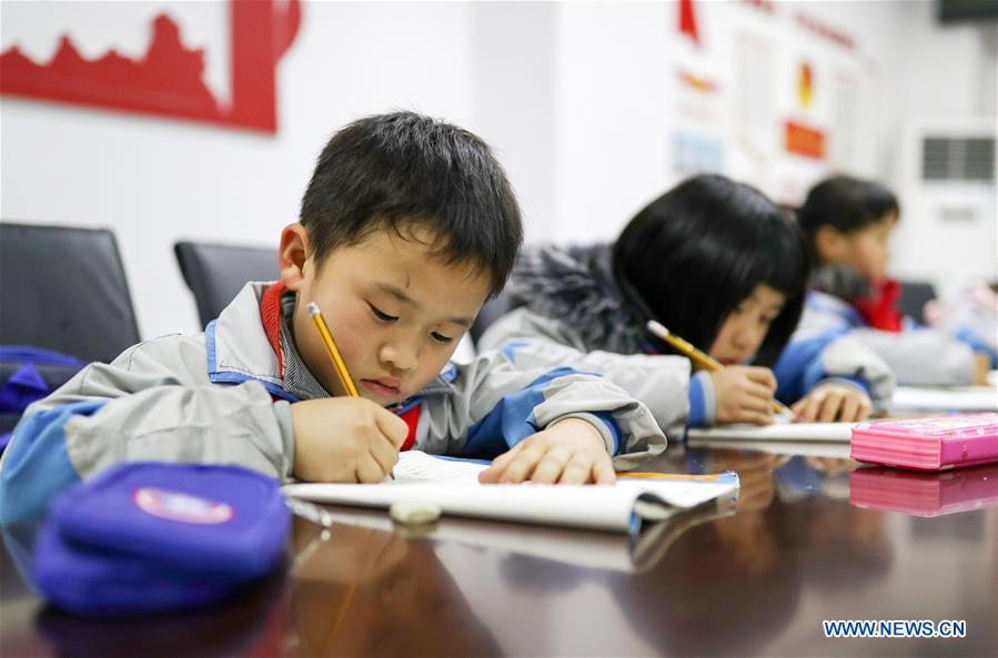 Trung Quốc không khuyến khích trẻ em mầm non học chữ trước khi vào tiểu học. Ảnh: China Daily