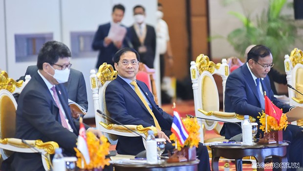  Bộ trưởng Ngoại giao Bùi Thanh Sơn dẫn đầu đoàn Việt Nam tham dự đối thoại giữa các Bộ trưởng Ngoại giao ASEAN với Đại diện Ủy ban liên Chính phủ ASEAN về Nhân quyền (AICHR). (Nguồn: baoquocte.vn)