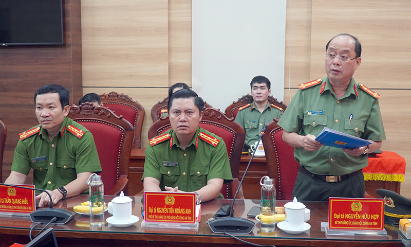 Đồng chí đại tá Nguyễn Hữu Hợp phát biểu nhận nhiệm vụ