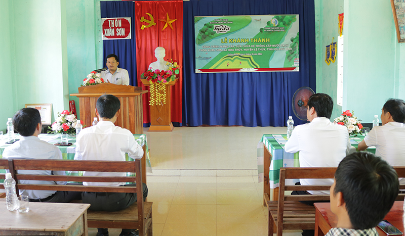 Đại diện lãnh đạo Công ty TNHH bia Carlsberg Việt Nam tại Quảng Bình phát biểu tại lễ khánh thành.