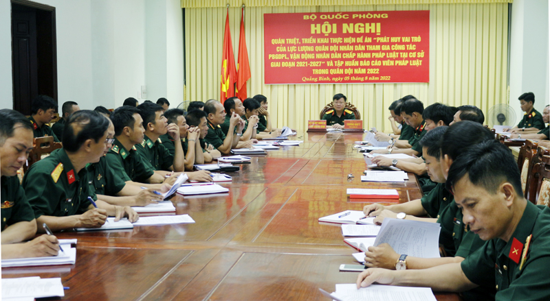 Các đại biểu dự hội nghị tại điểm cầu Bộ Chỉ huy Quân sự tỉnh.
