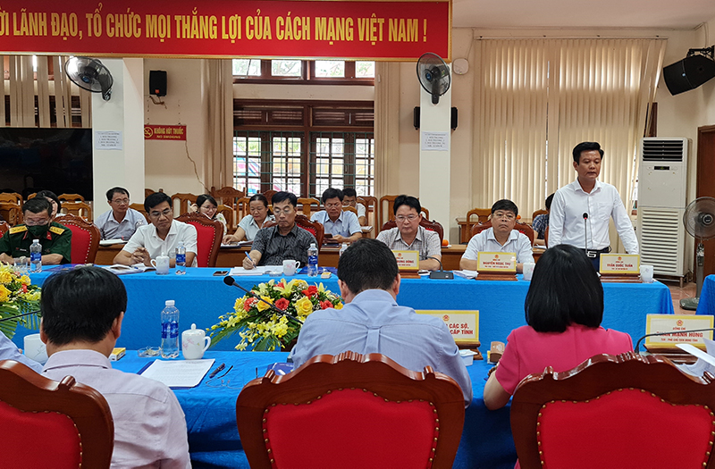 Đồng chí Bí thư Huyện ủy Quảng Ninh Trần Quốc Tuấn phát biểu tại buổi làm việc.