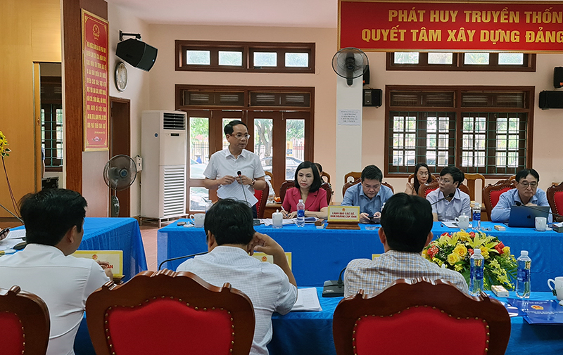 Đồng chí Phó Chủ tịch UBND tỉnh Phan Mạnh Hùng phát biểu tại buổi làm viêc.