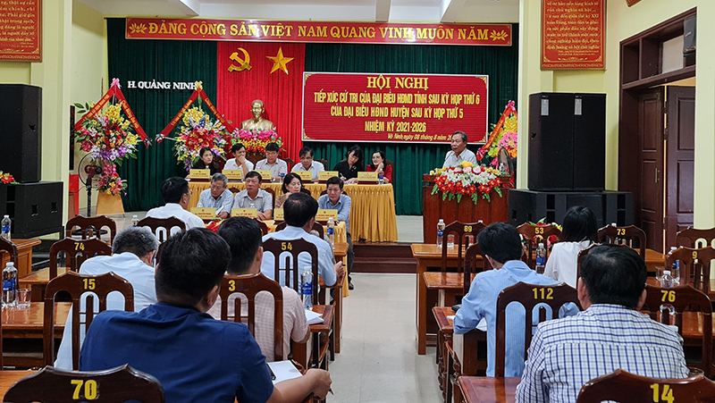 Toàn cảnh buổi tiếp xúc cử tri huyện Quảng Ninh.