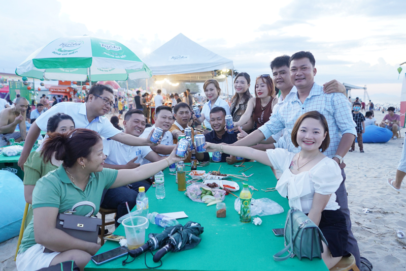 Cơ hội trải nghiệm lễ hội biển miền Trung đúng nghĩa cùng bạn bè và những người thân thương.