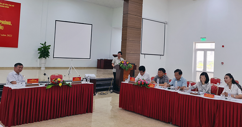 Đồng chí Phó Chủ tịch UBND tỉnh Hồ An Phong phát biểu tại hội thảo.
