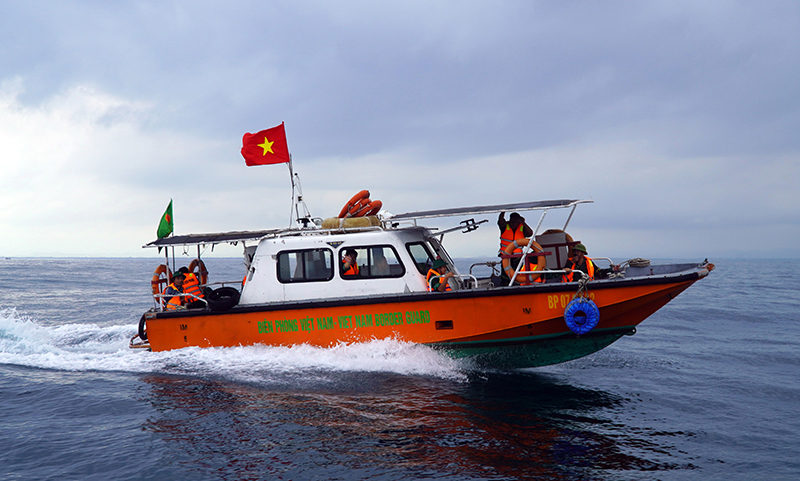 Cùng với phát triển hiệu quả kinh tế biển, Quảng Bình giữ vững quốc phòng-an ninh.