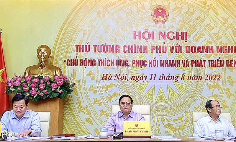 Thủ tướng Chính phủ Phạm Minh Chính và các phó thủ tướng chủ trì hội nghị.