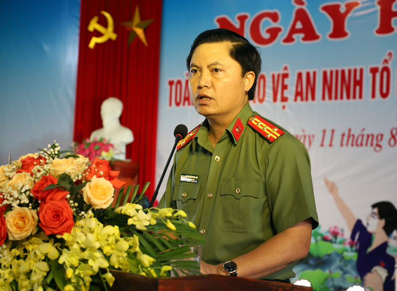 Đại tá Nguyễn Tiến Hoàng Anh, Phó Giám đốc Công an tỉnh phát biểu tại Ngày hội toàn dân bảo vệ ANTQ