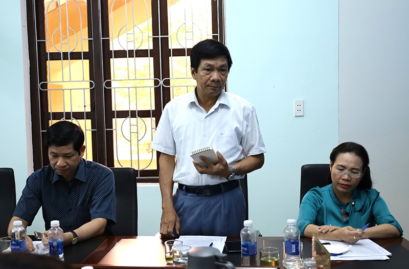 Đồng chí Phó Chủ tịch Thường trực HĐND tỉnh Nguyễn Công Huấn phát biểu ý kiến tại buổi làm việc.