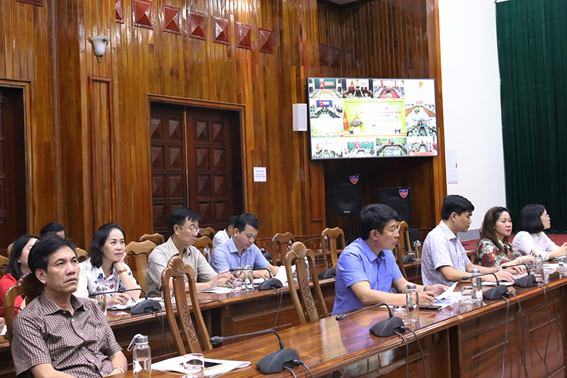  Các đại biểu tham dự hội nghị tại điểm cầu Quảng Bình. 