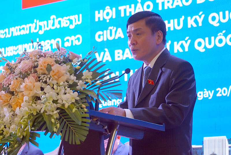  Đồng chí Bùi Văn Cường, Ủy viên Trung ương Đảng, Tổng thư ký, Chủ nhiệm Văn phòng Quốc hội phát biểu khai mạc hội thảo.