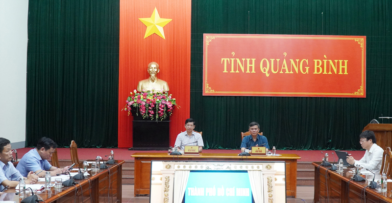 Các đồng chí Chủ tịch UBND tỉnh Trần Thắng và Phó Chủ tịch UBND tỉnh Hồ An Phong chủ trì tại điểm cầu Quảng Bình.