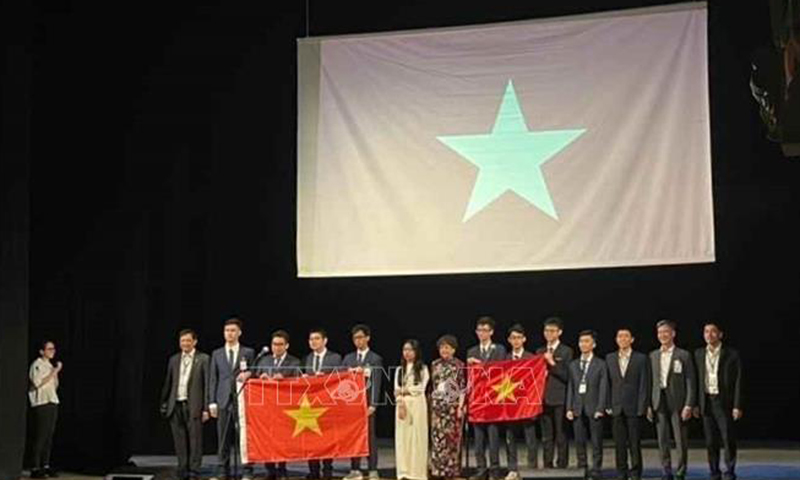 Đoàn học sinh Việt Nam tham dự Olympic quốc tế về thiên văn học và vật lý thiên văn lần thứ 15. Ảnh: TTXVN phát