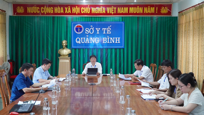 Giám đốc Sở Y tế, bác sĩ Dương Thanh Bình chủ trì tại điểm cầu Quảng Bình.