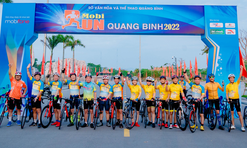 Vận động viên tham gia tranh tài nội dung đua xe đạp giải thể thao online “MobiRun Quang Binh” lần thứ III.