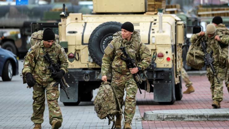 Phương Tây đã không gửi quân trực tiếp đến Ukraine do lo ngại xung đột với Nga lan rộng. Ảnh: Reuters