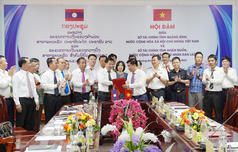 Sở Tài chính tỉnh Quảng Bình và tỉnh Khăm Muộn thống nhất tổ chức hội đàm luân phiên 2 năm/lần.