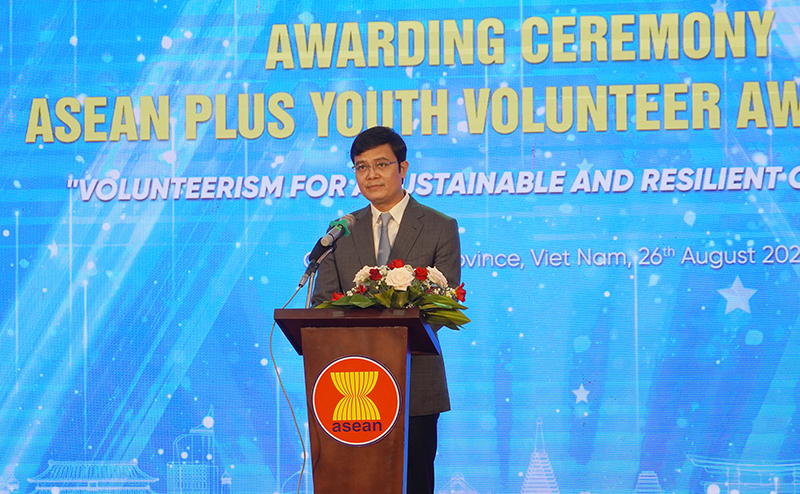 Đồng chí Bùi Quang Huy, Ủy viên dự khuyết Ban Chấp hành (BCH) Trung ương Đảng, Bí thư thứ nhất BCH Trung ương Đoàn phát biểu tại lễ trao giải.