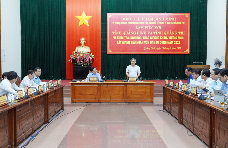 Đồng chí Bí thư Tỉnh ủy Quảng Bình Vũ Đại Thắng phát biểu tại cuộc làm việc.